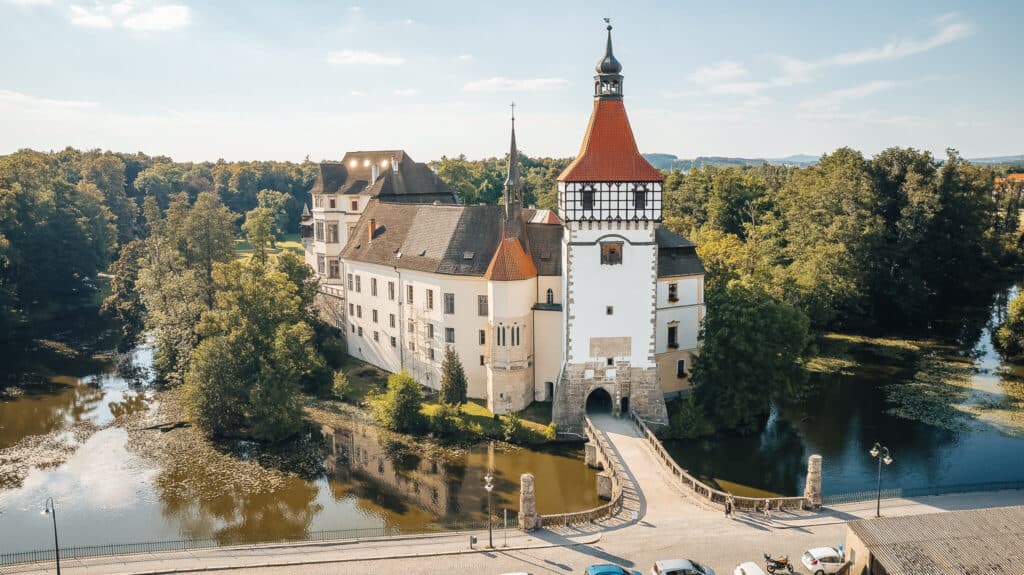 Zámecký park Blatná - cesta parkem